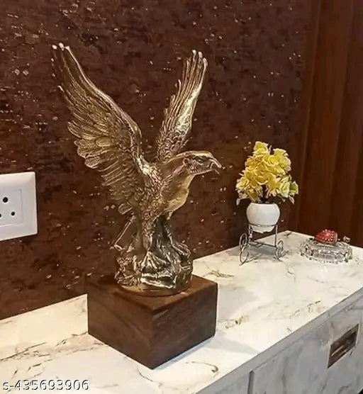 Flying Eagle with Base Showpiece Decorative Statue Antique Showpiece Memento Trophy Award, Gift Item,Vastu Strength