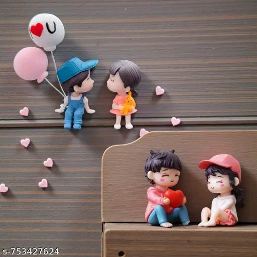 Cute Couple Miniature Figurines Romantic Love Showpiece for Home Decor – Kawaii Boy & Girl Resin Statue with Heart Balloon, Desk Decoration, Gift for Valentine’s Day, Anniversary, Birthday & Room Decor