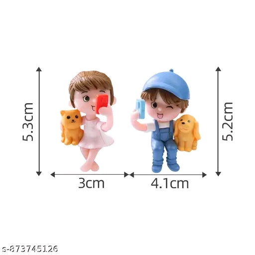 Cute Couple Figurines with Pets Holding Phones | Mini Romantic Showpiece Gift for Lovers & Desk Decor