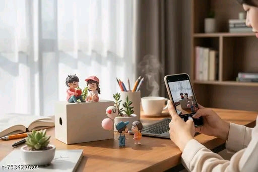 Cute Couple Miniature Figurines Romantic Love Showpiece for Home Decor – Kawaii Boy & Girl Resin Statue with Heart Balloon, Desk Decoration, Gift for Valentine’s Day, Anniversary, Birthday & Room Decor